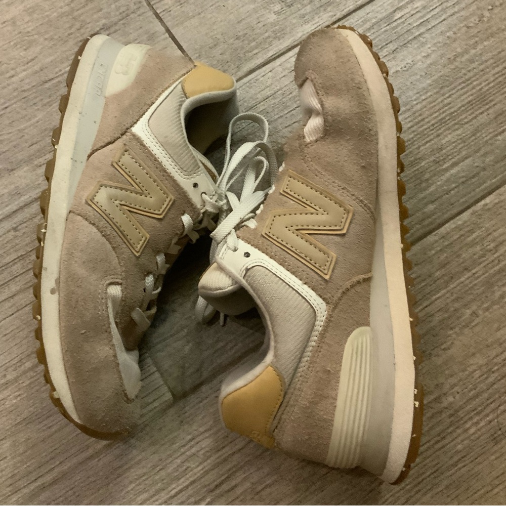 NEW BALANCE 574 in “incense/Angora” color
